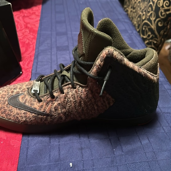 Nike Men’s Lebron Xll  NSW lifestyle men  color “dark loden” size US 9 men - Picture 3 of 4